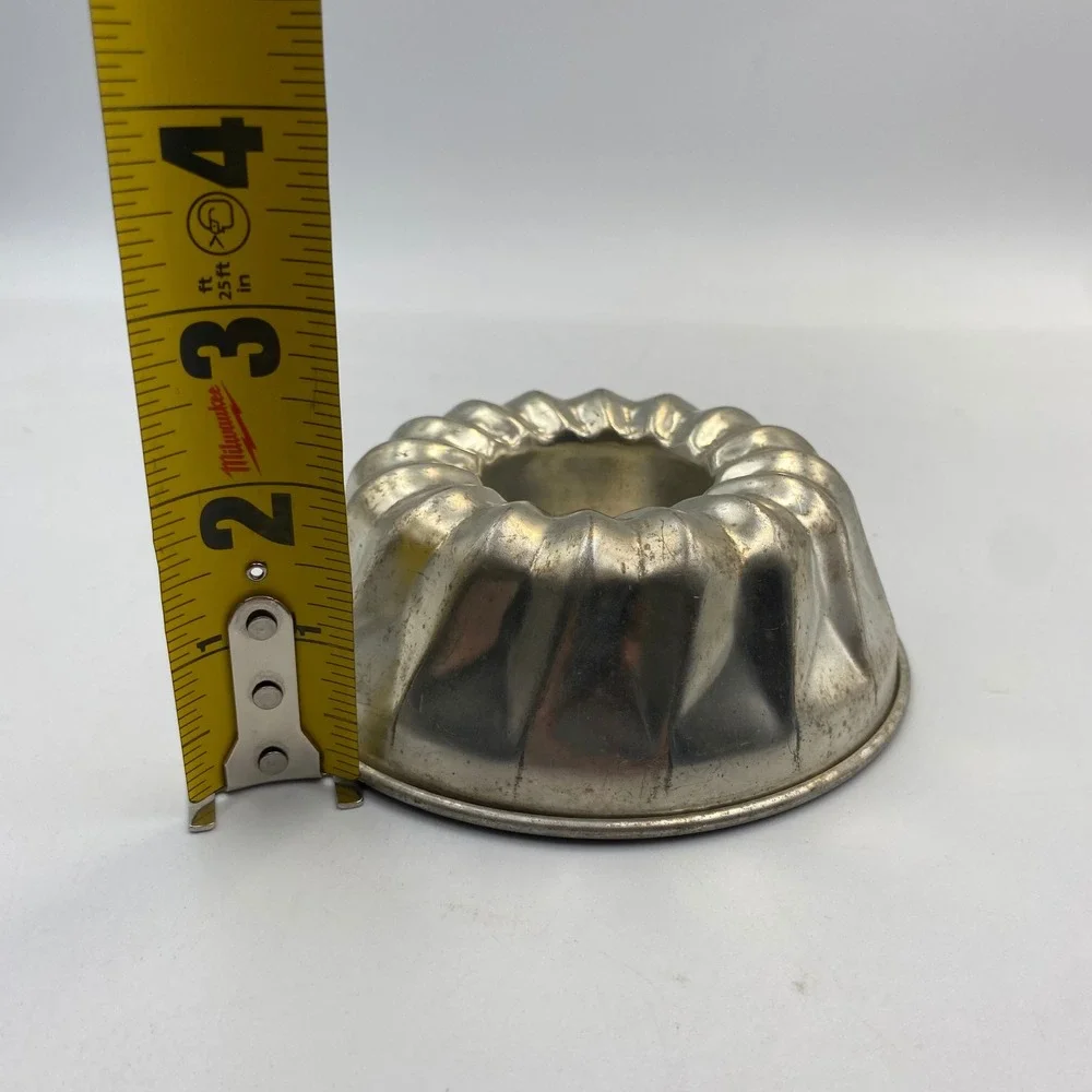 Vintage Mini Fluted Metal Gelatin Mold Bundt Cake Pan 4.5 Inch Silver Tin Swirl‎